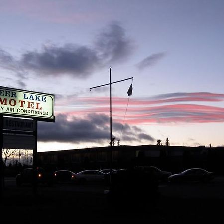 Deer Lake Motel Bagian luar foto